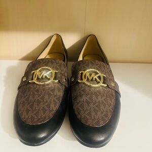 Michael Kors Logo Loafers – Size 8M